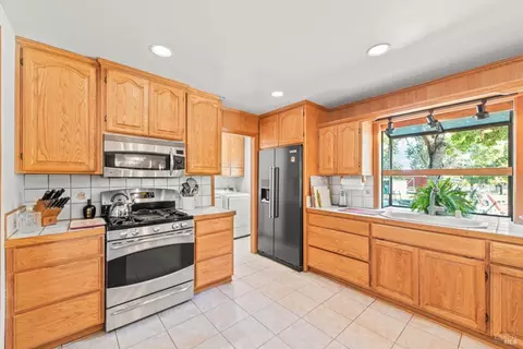 Kitchen - 7452 Clement Rd, Vacaville, CA 95688 photo 6 of 11