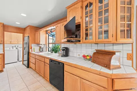 Kitchen - 7452 Clement Rd, Vacaville, CA 95688 photo 2 of 11