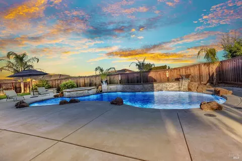 708 Elderberry Loop, Vacaville, CA 95688 photo 2