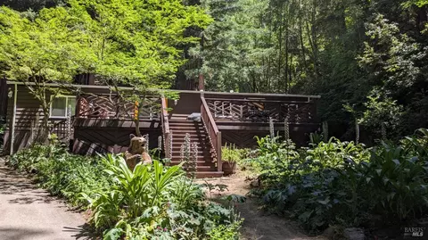 16208 Rio Nido Rd, Guerneville, CA 95446