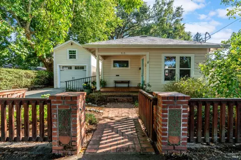 513 Walnut Ave, Ukiah, CA 95482 photo 2