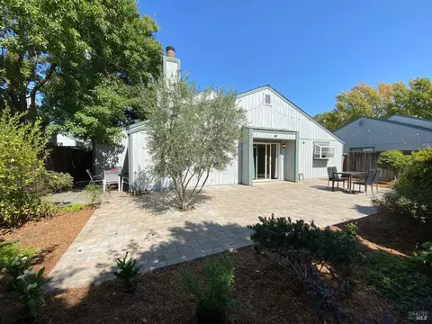 450 Occidental Cir, Santa Rosa, CA 95401