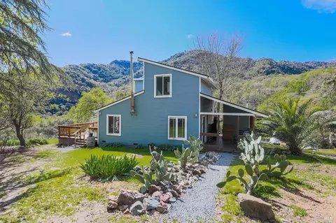7860 Feliz Creek Dr, Ukiah, CA 95482