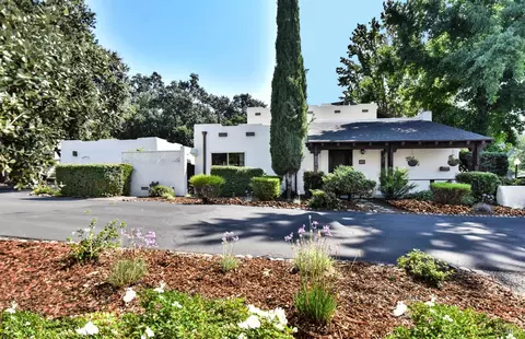 261 Candlelight Dr, Santa Rosa, CA 95403