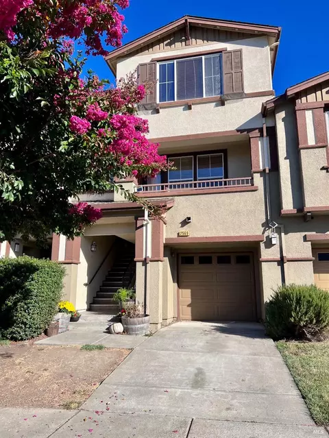 2569 Edgewater Dr, Santa Rosa, CA 95407