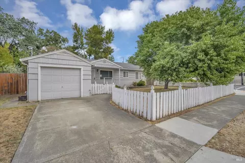 935 Pacific Ave, Santa Rosa, CA 95404