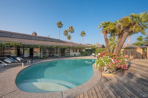 12 Aqua Vista Dr, San Rafael, CA 94901