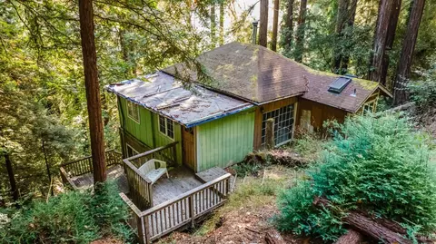 21713 Starrett Hill Dr, Monte Rio, CA 95462