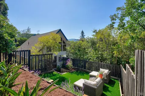 30 Taylor Dr, Fairfax, CA 94930