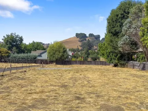 2396 I Extension St, Petaluma, CA 94952