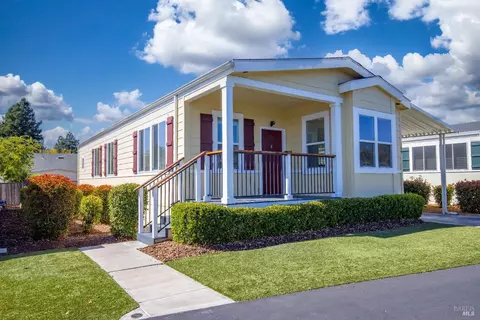 109 Candlewood Dr, Petaluma, CA 94954