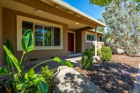 739 Bandiera Way, Cloverdale, CA 95425