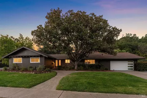 190 Country Club Dr, Novato, CA 94949