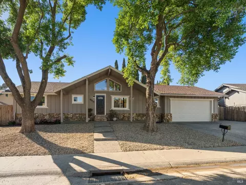 945 Sunset Dr, Dixon, CA 95620
