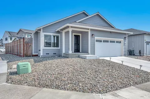 3724 Hennessy Pl, Santa Rosa, CA 95403