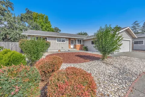 4941 Klondike Ct, Santa Rosa, CA 95409