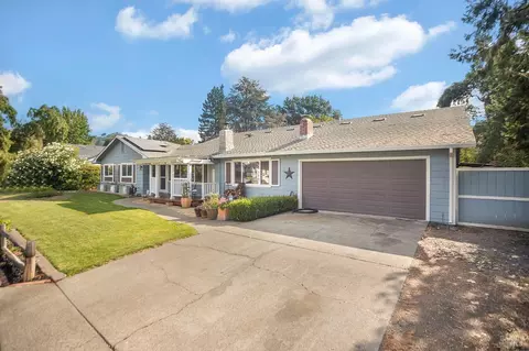 120 Saint James Dr, Santa Rosa, CA 95403