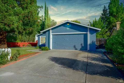 382 Yellowstone Dr, Vacaville, CA 95687