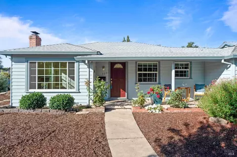 925-923 Franquette Ave, Santa Rosa, CA 95405