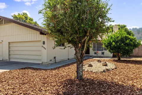 6586 Meadowridge Dr, Santa Rosa, CA 95409