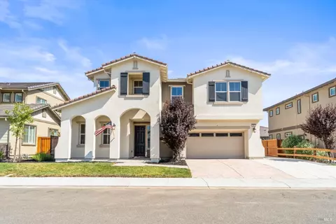 807 Roadrunner Way, Vacaville, CA 95688