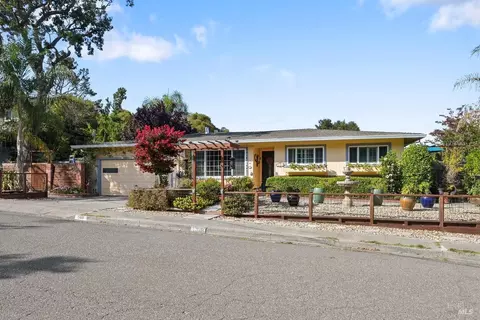 560 Arlington Cir, Novato, CA 94947