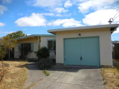 1433 Lockwood Dr, Ukiah, CA 95482