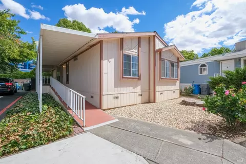 40 Sunset Dr, Vacaville, CA 95687