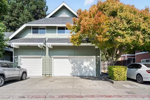 4 Meadowbrook Ct, Cotati, CA 94931