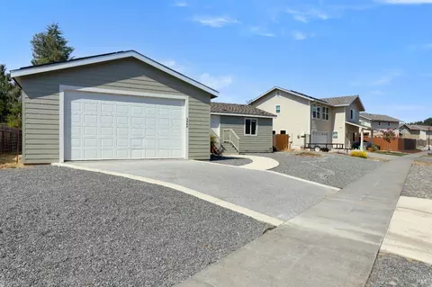 3446 Sol Ln, Ukiah, CA 95482 photo 2