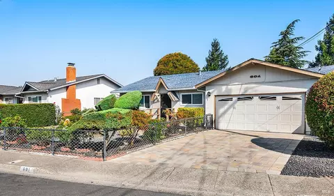 601 Cherrywood Dr, Santa Rosa, CA 95407