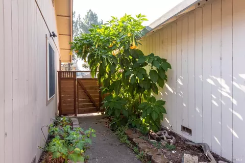 8725 Gravenstein Way, Cotati, CA 94931 photo 33
