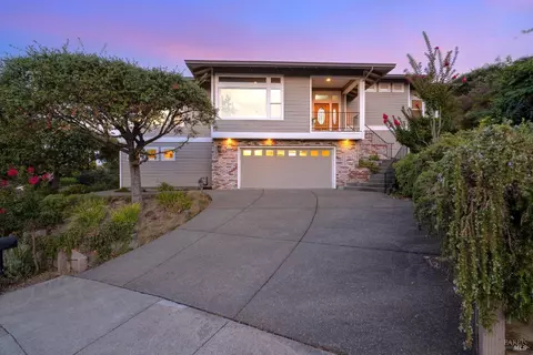 1003 Cohen Ct, Petaluma, CA 94952