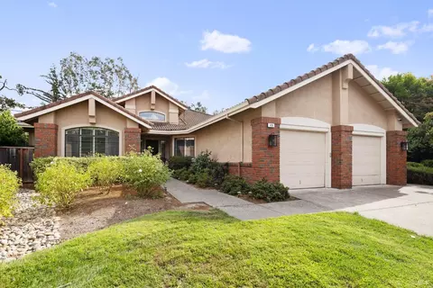 426 Troon Dr, Napa, CA 94558