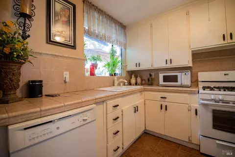 389 Grape St, Vacaville, CA 95688 photo 15