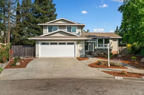 1027 Round Hill Ct, Napa, CA 94558