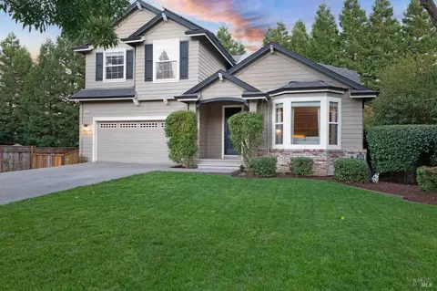 7592 Meadowlark Dr, Sebastopol, CA 95472