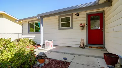 111 Glacier Cir, Vacaville, CA 95687