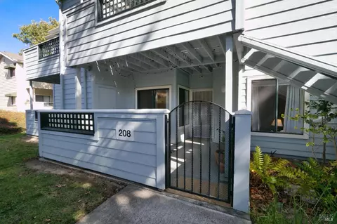 1201 Glen Cove Pkwy #208, Vallejo, CA 94591