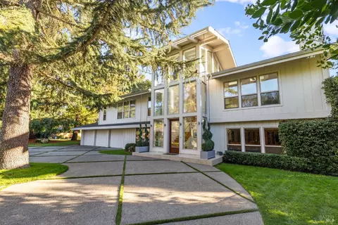 2710 Hillcrest Dr, Napa, CA 94558