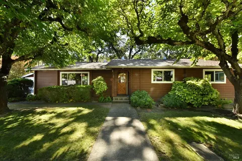 30 Pan Abode Ct, Santa Rosa, CA 95403