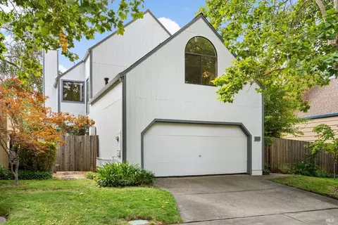 560 March Ave, Healdsburg, CA 95448
