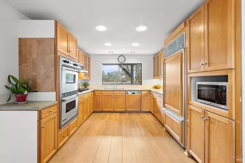 560 March Ave, Healdsburg, CA 95448 photo 4