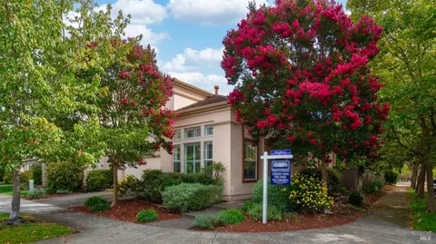 1860 Mallard Ln, Petaluma, CA 94954