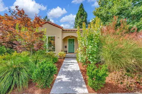 19 Meadowcroft Dr, San Anselmo, CA 94960