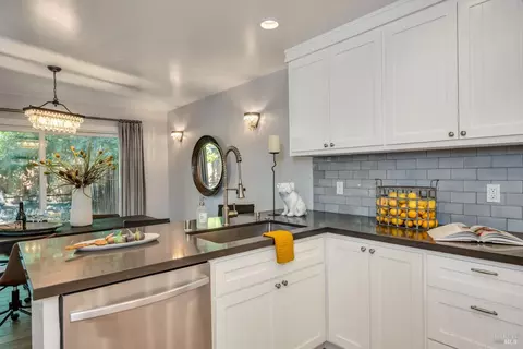 582 Rainbow Dr, Napa, CA 94558 photo 9