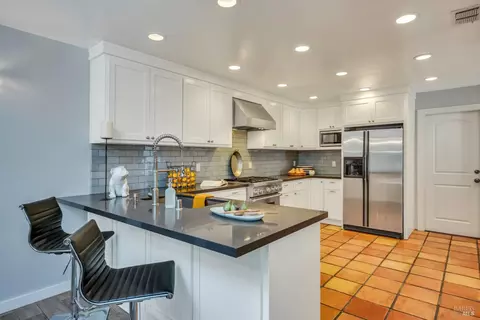 582 Rainbow Dr, Napa, CA 94558 photo 7
