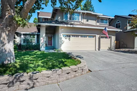 699 Natalie Dr, Windsor, CA 95492