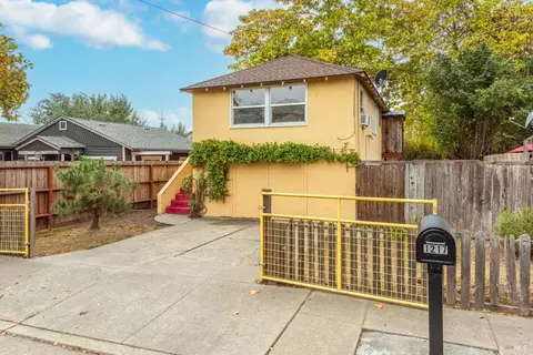 1217 Temple Ave, Santa Rosa, CA 95404