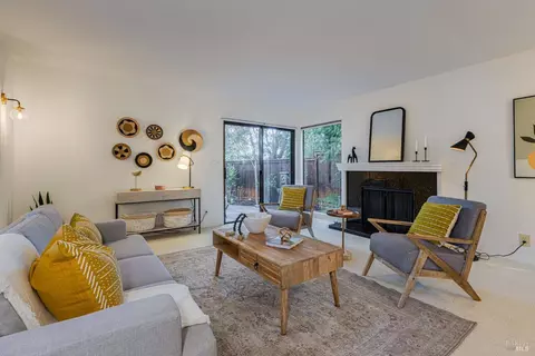 16 Woodoaks Dr, San Rafael, CA 94903